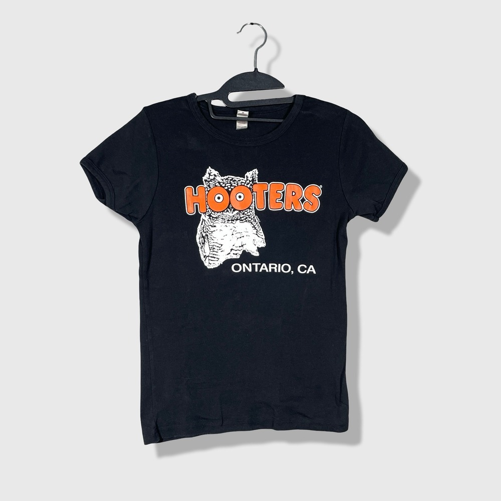 Anvil Hooters Graphic Baby Tee Women Medium Black Y2K Retro Ontario CA Graphic